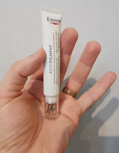 Foto de utilização Eucerin Anti Pigment Olhos