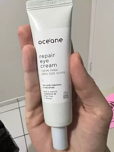 Foto de utilização Oceane Repair Eye Cream