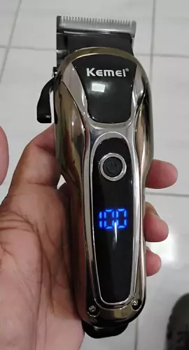 Foto de teste Kemei KM-1990 